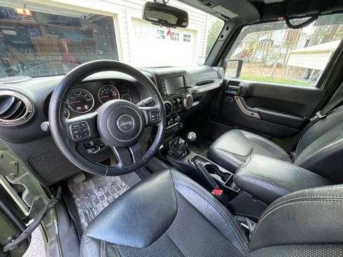 Used 2016 Jeep Wrangler Sahara AWD/4WD image 2