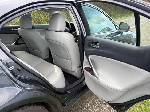 Used 2006 Lexus IS 350 image 9