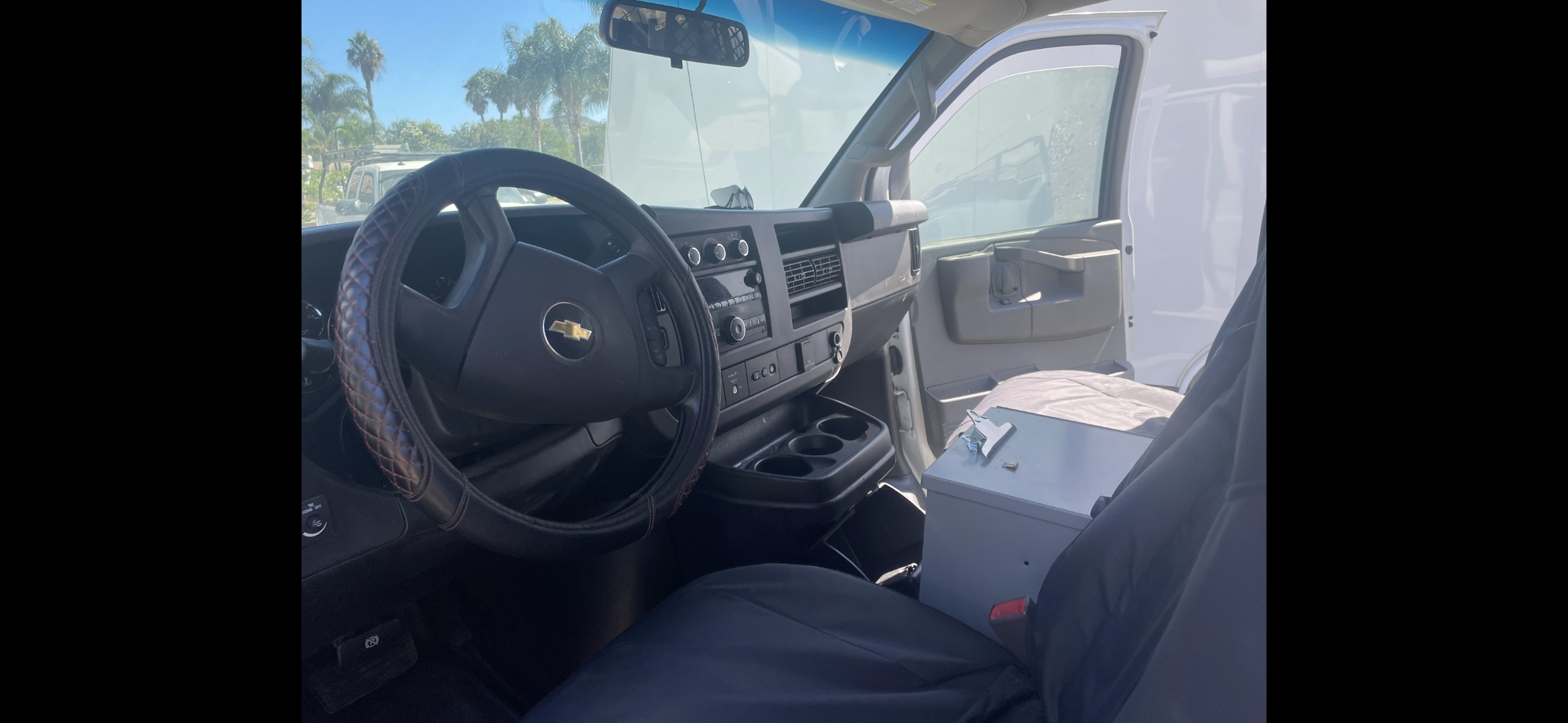 Used 2019 Chevrolet Express 2500 w/ Driver Convenience Package RWD image 4
