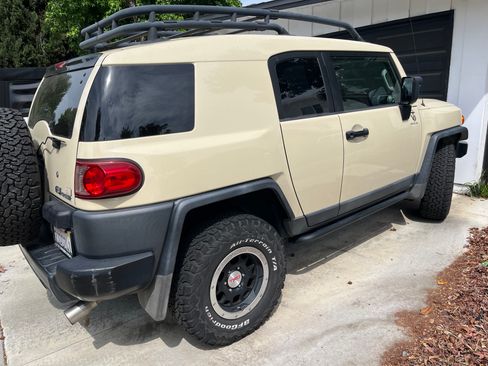 Used 2010 Toyota FJ Cruiser 4WD image 1