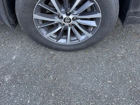 Used 2018 Toyota Highlander XLE image 15