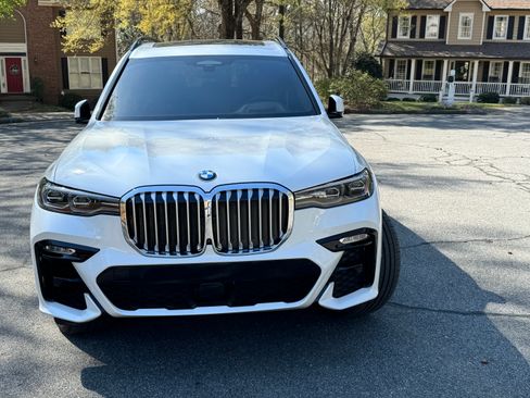Used 2022 BMW X7 xDrive40i w/ M Sport Package image 4