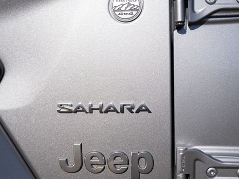 Used 2019 Jeep Wrangler Unlimited Sahara image 10