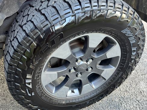 Used 2018 Jeep Wrangler Unlimited Sahara image 18