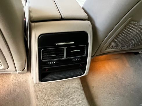 Used 2013 Volkswagen Touareg Executive image 17