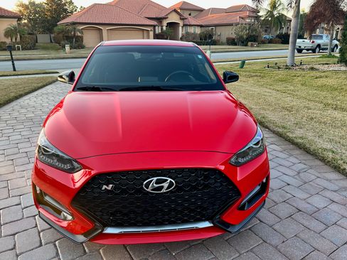 Used 2020 Hyundai Veloster N w/ Performance Package image 4