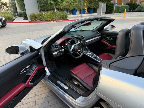 Used 2017 Porsche 718 Boxster image 10