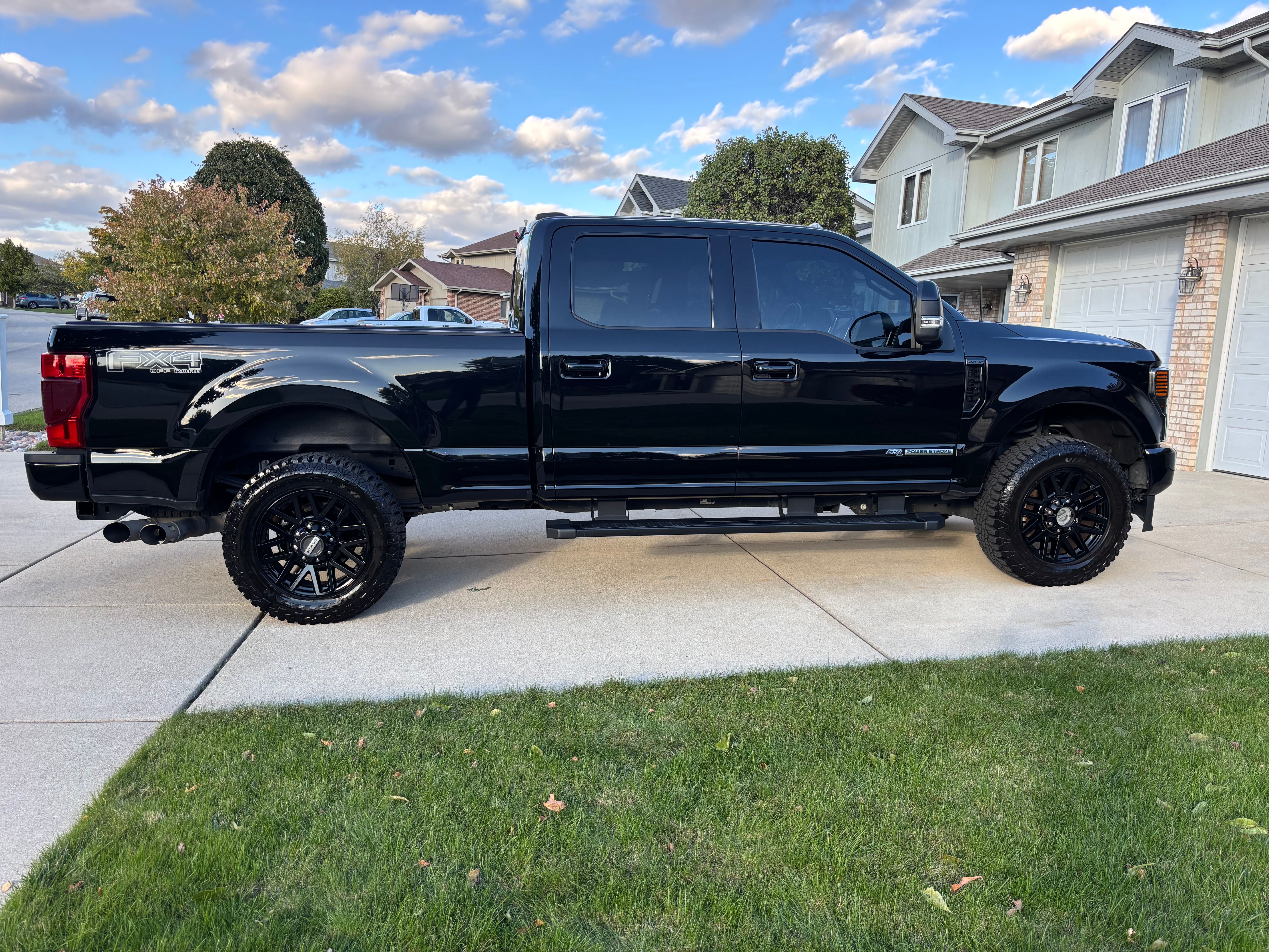 Used 2022 Ford F250 Lariat w/ Black Appearance Package AWD/4WD image 1