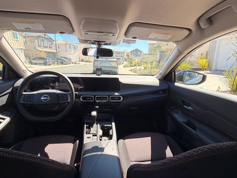 Used 2026 Nissan Sentra SR w/ Floor Mat Package FWD image 9