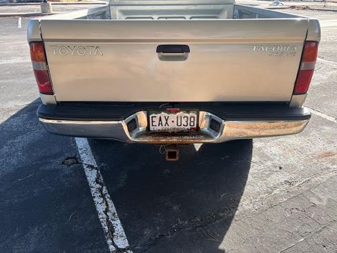 Used 2000 Toyota Tacoma Pickup image 8