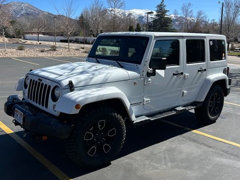 Used 2017 Jeep Wrangler Unlimited Sahara image 5