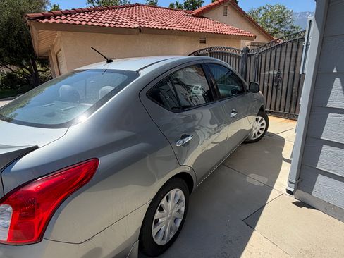 Used 2014 Nissan Versa SV FWD image 6