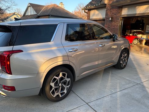 Used 2022 Hyundai Palisade Calligraphy w/ Winter Package image 2