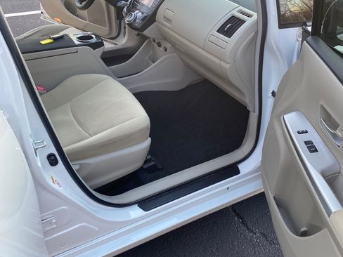 Used 2013 Toyota Prius V Five image 11