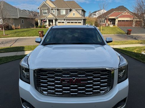 Used 2019 GMC Yukon Denali w/ Enhanced Security Package image 4
