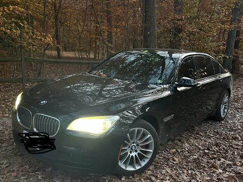 Used 2014 BMW 740Li image 2