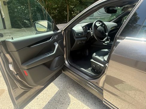 Used 2020 Maserati Levante S AWD/4WD image 14