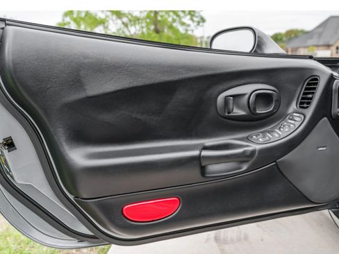 Used 2003 Chevrolet Corvette Convertible w/ Preferred Equipment Group1 image 23