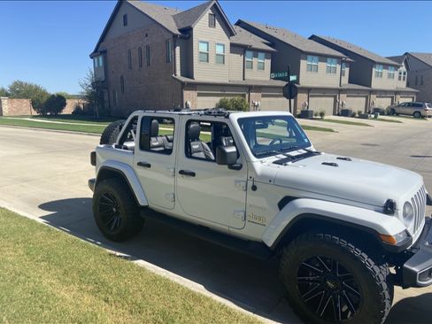 Used 2023 Jeep Wrangler Unlimited Sahara w/ Cold Weather Group image 15