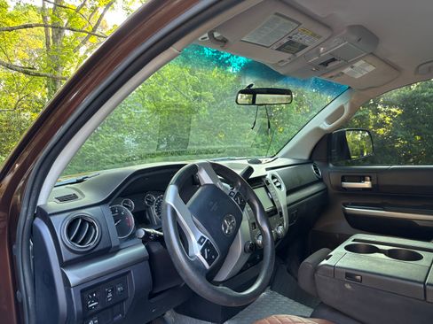 Used 2017 Toyota Tundra SR5 image 10