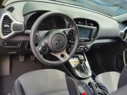 Used 2020 Kia Soul LX image 4