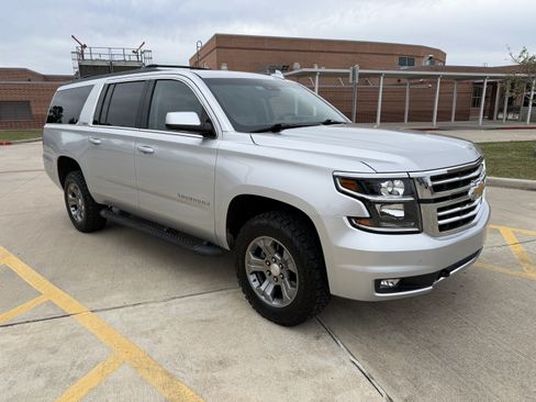 Used 2019 Chevrolet Suburban LT w/ Luxury Package image 6