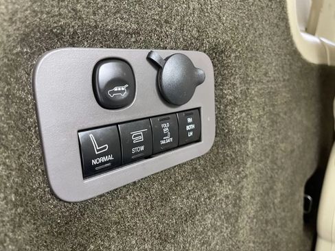 Used 2019 Lincoln MKT AWD image 15