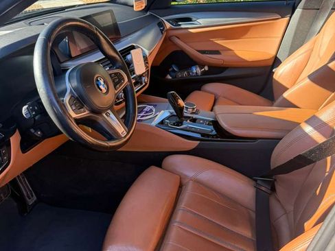 Used 2019 BMW 530e w/ M Sport Package image 5