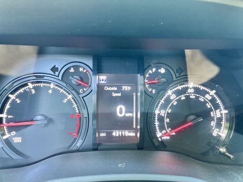 Used 2022 Toyota 4Runner SR5 Premium w/ 4Runner Black Package (TMS) AWD/4WD image 17