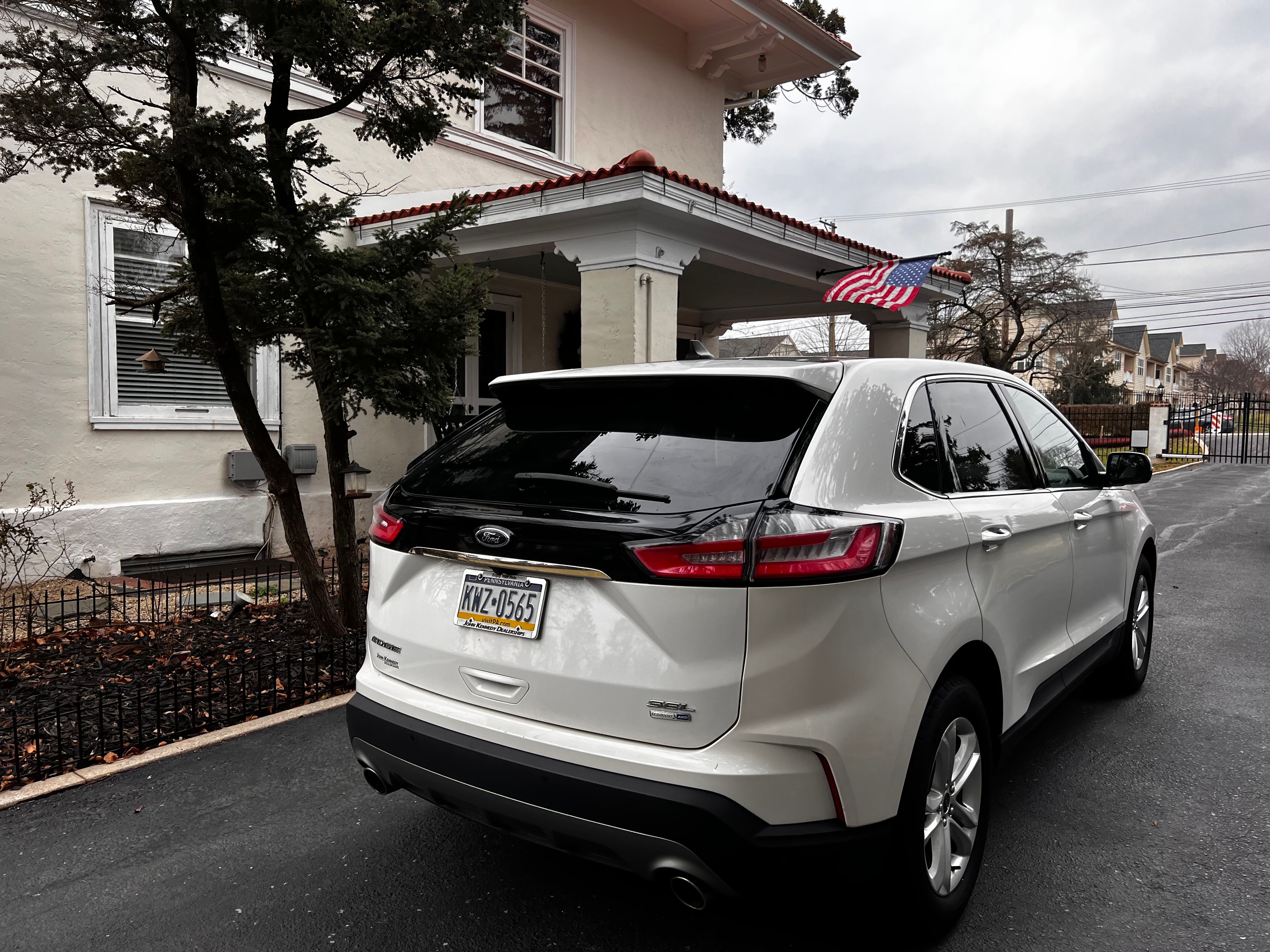 Used 2020 Ford Edge SEL w/ Convenience Package AWD/4WD image 4