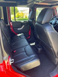 Used 2016 Jeep Wrangler Unlimited Sahara w/ Connectivity Group AWD/4WD image 11