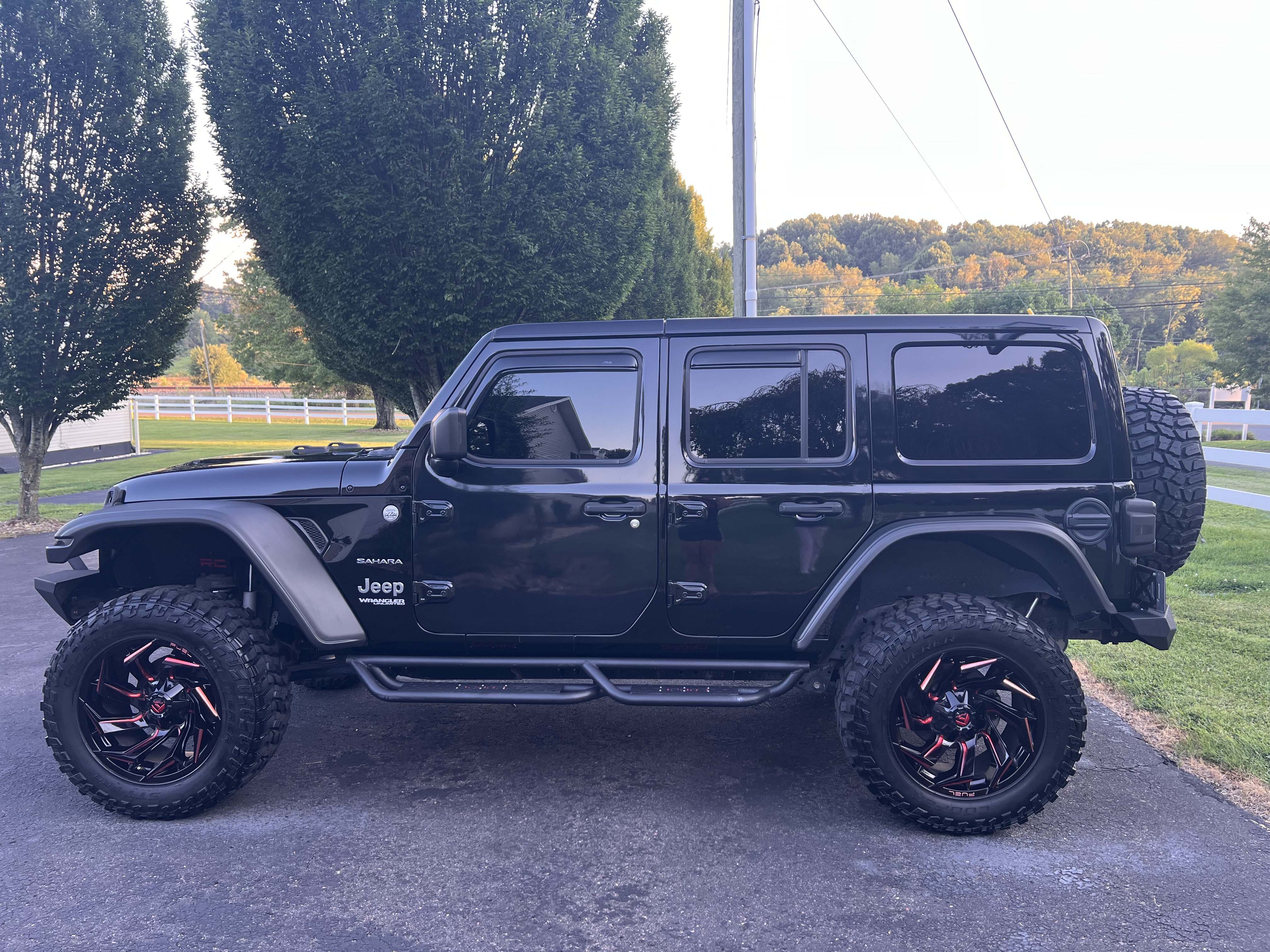 Used 2018 Jeep Wrangler Unlimited Sahara AWD/4WD image 10