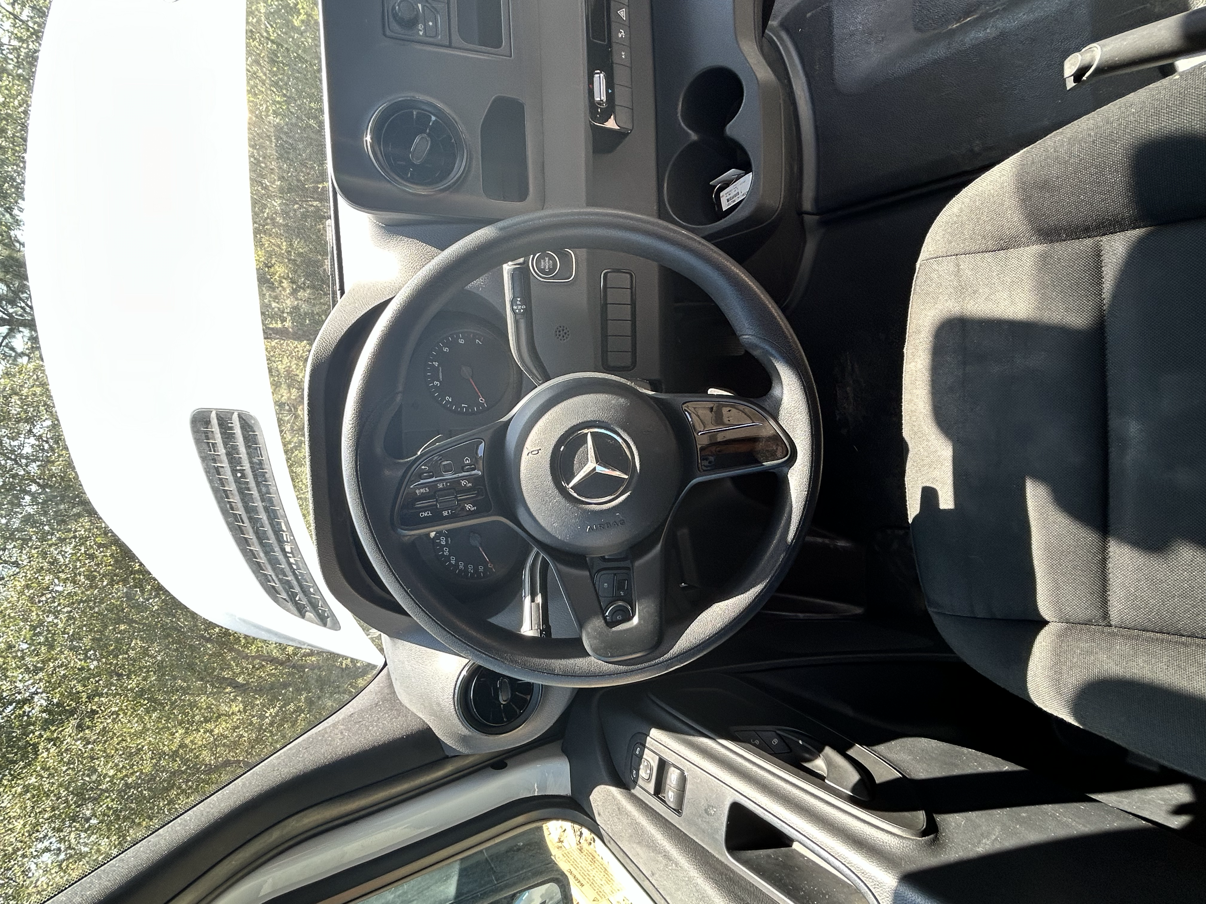 Used 2021 Mercedes-Benz Sprinter 1500 image 2