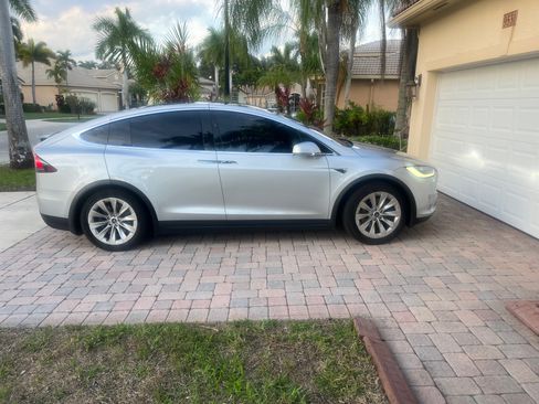 Used 2017 Tesla Model X 75D image 5