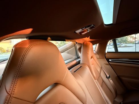 Used 2021 Porsche Panamera 4 image 25