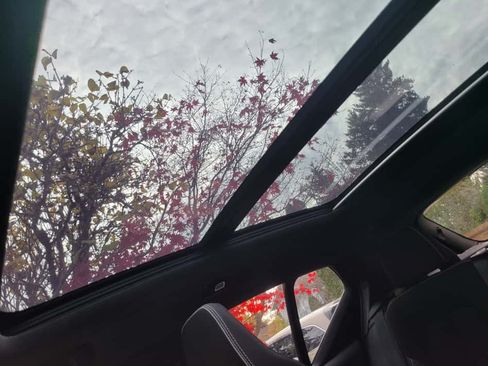 Used 2023 Volvo XC40 Recharge Plus image 6