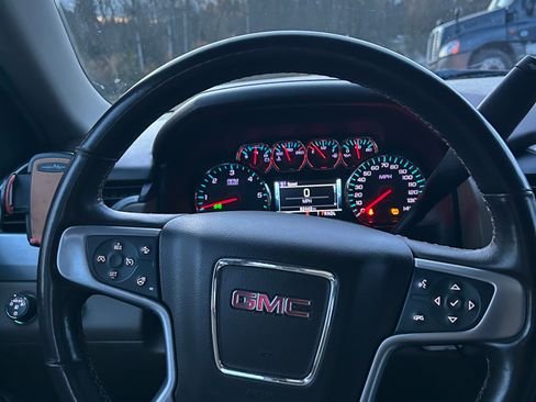 Used 2020 GMC Yukon XL SLT w/ Open Road Package image 6