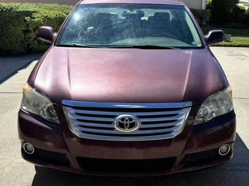 Used 2010 Toyota Avalon XLS FWD image 3