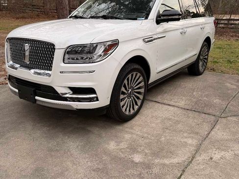 Used 2020 Lincoln Navigator Reserve w/ Luxury Package image 2