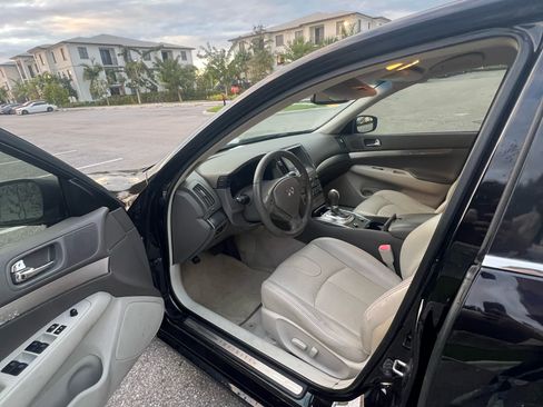 Used 2013 INFINITI G37 Journey image 8