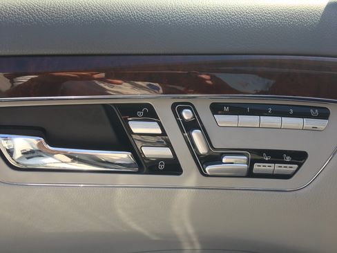 Used 2010 Mercedes-Benz S 550 image 4