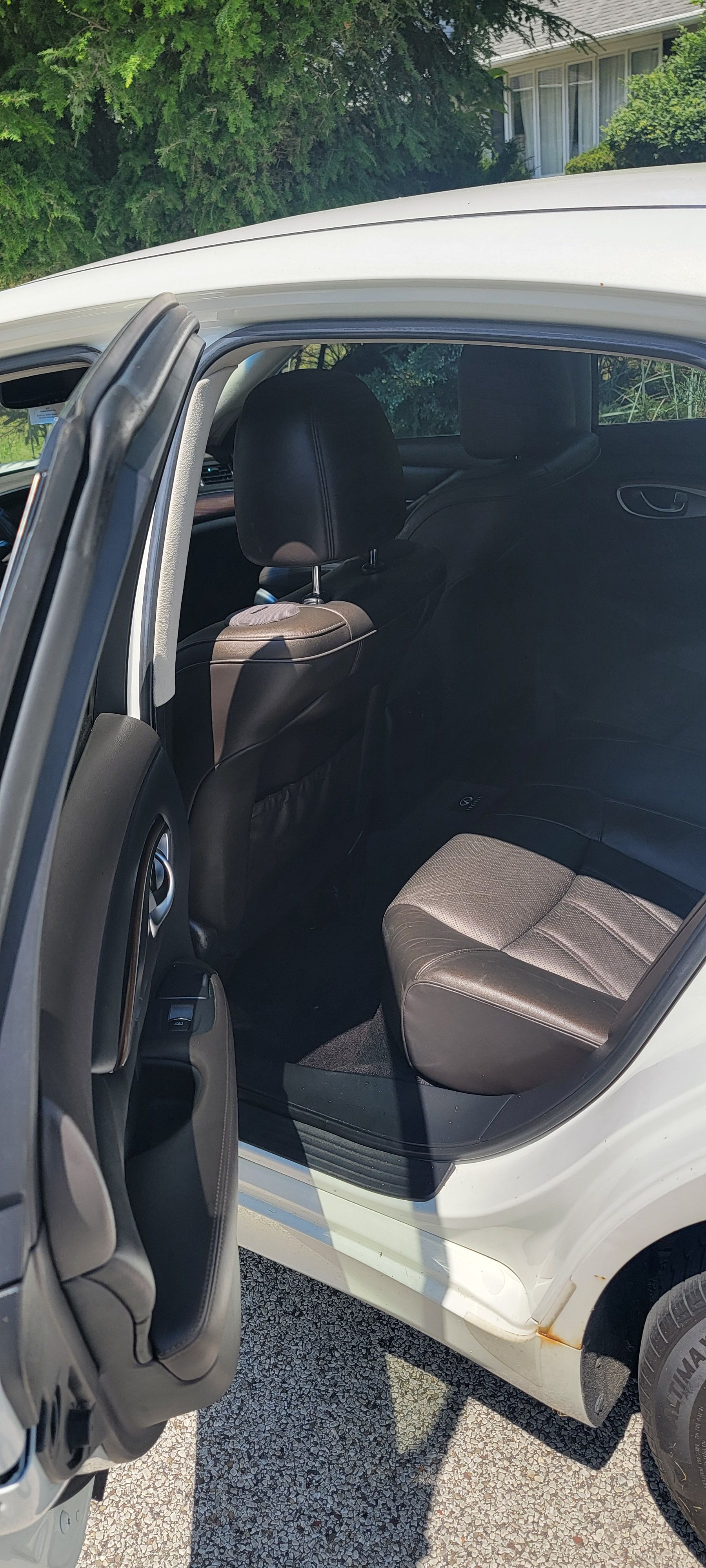Used 2011 INFINITI M37 x w/ Deluxe Touring Pkg AWD/4WD image 13