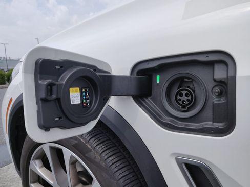 Used 2023 BMW X5 xDrive45e image 6