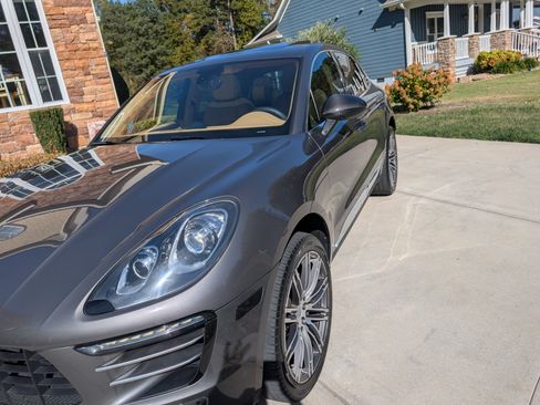 Used 2015 Porsche Macan S image 2