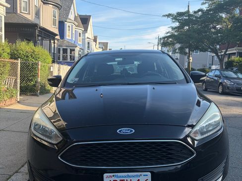 Used 2016 Ford Focus SE FWD image 2