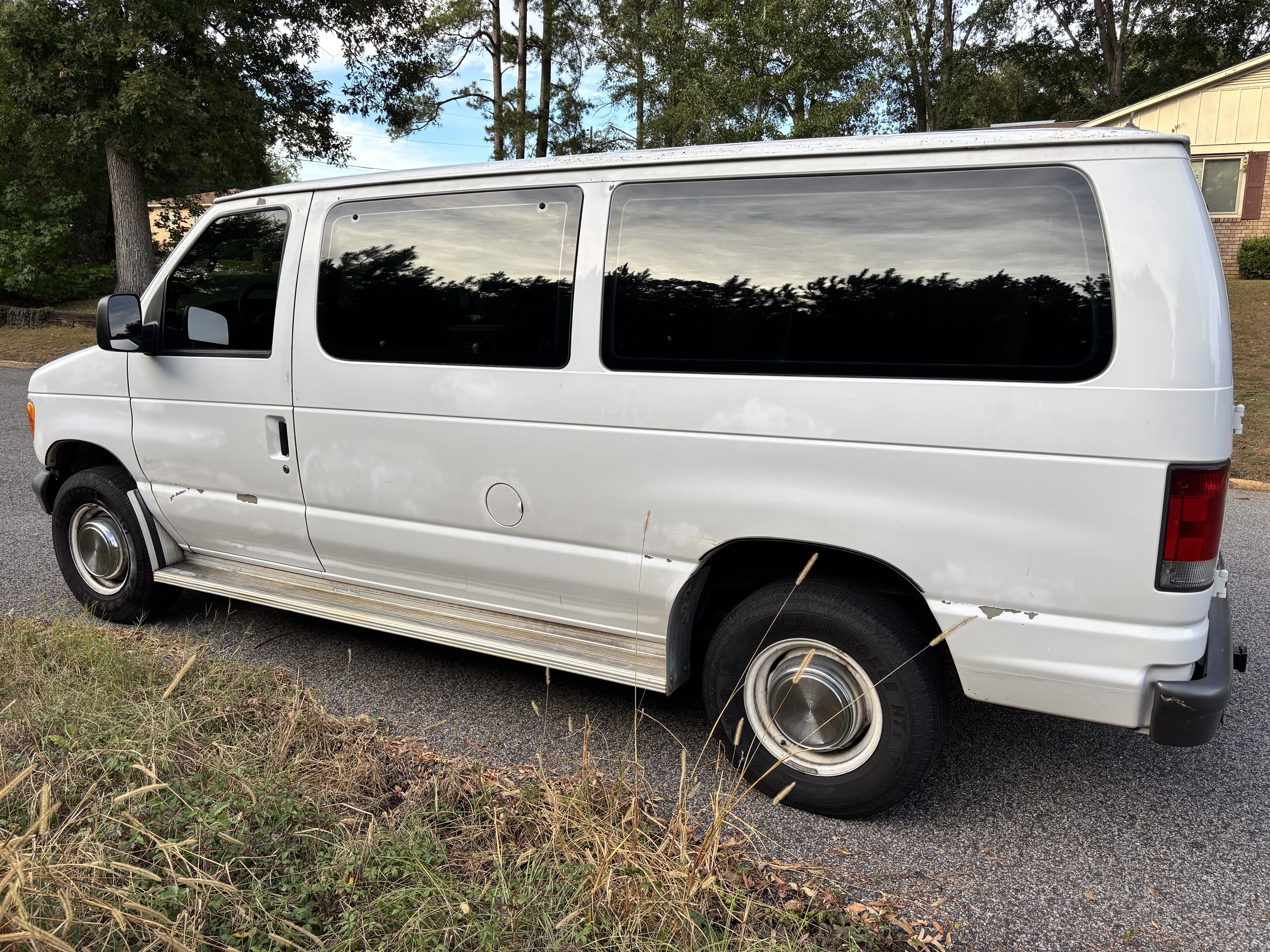 Used 2006 Ford E-350 and Econoline 350 XL RWD image 8