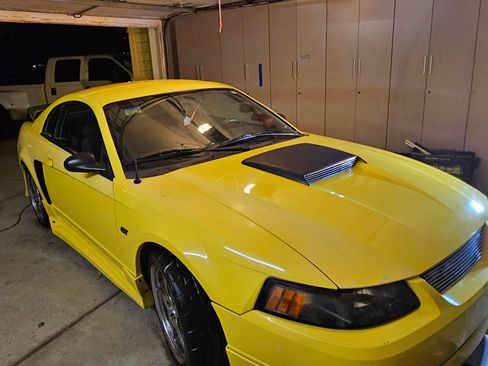 Used 2001 Ford Mustang GT Premium image 2