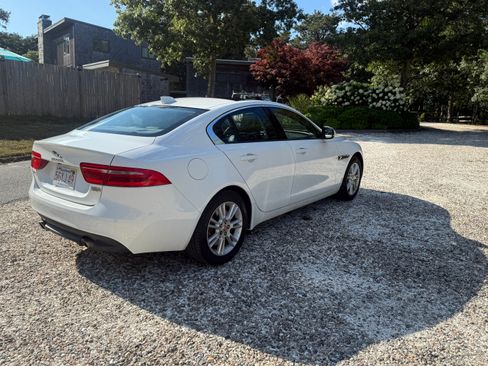 Used 2018 Jaguar XE Premium AWD/4WD image 2