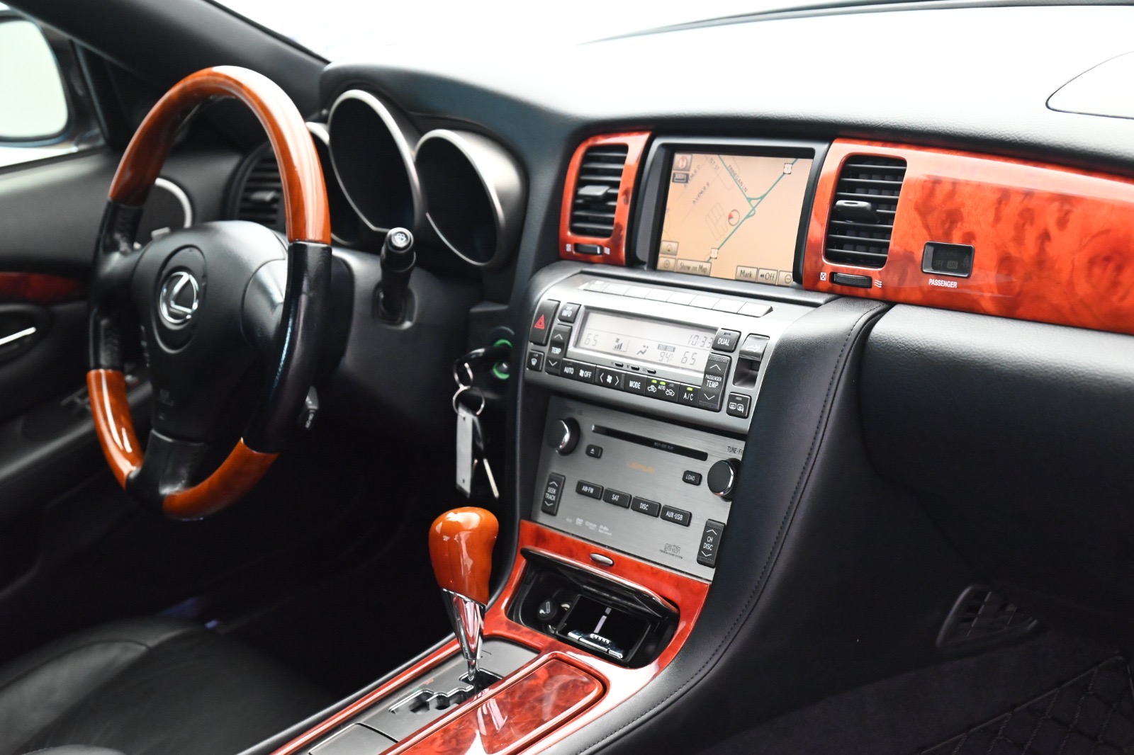 Used 2010 Lexus SC 430 Convertible w/ Preferred Accessory Package RWD image 11