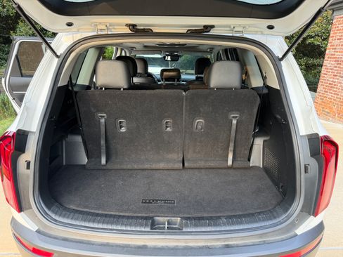 Used 2020 Kia Telluride S w/ S 8 Passenger Seating Package FWD image 20